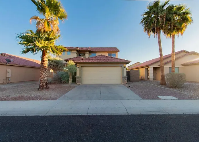 Heated Pool King Bed Firepit Work Station Holiday home Casa Grande