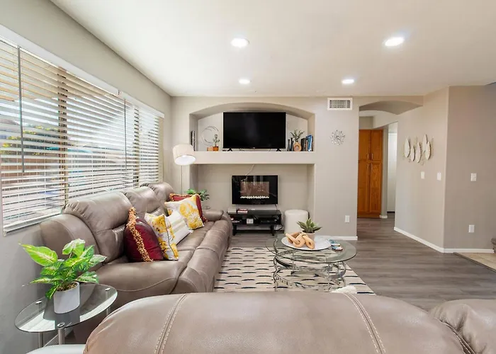 Heated Pool King Bed Firepit Work Station Holiday home Casa Grande